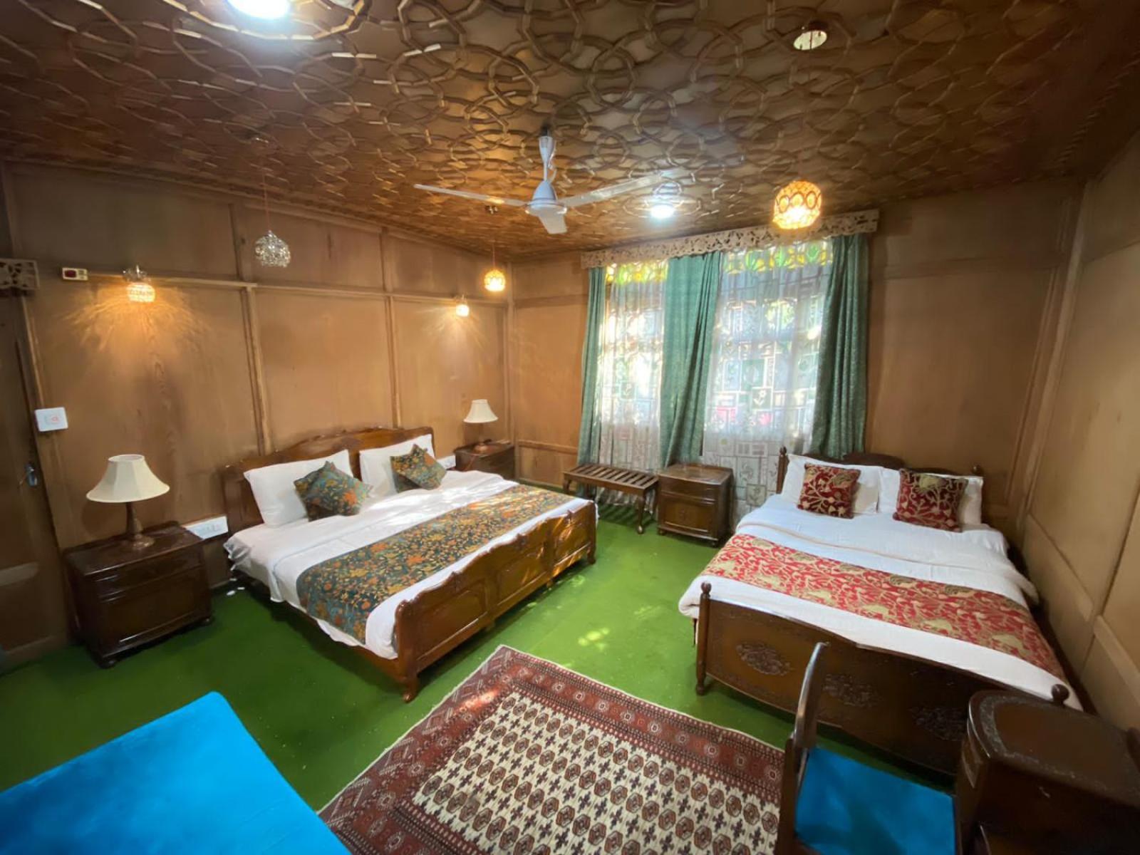 Nazneen Group Of Houseboats ศรีนาการ์ ภายนอก รูปภาพ