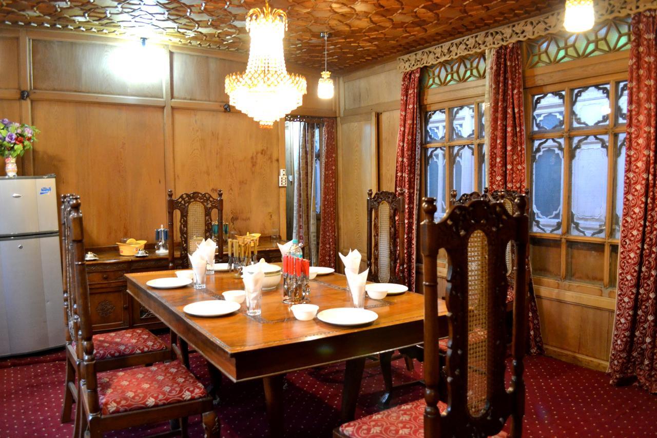 Nazneen Group Of Houseboats ศรีนาการ์ ภายนอก รูปภาพ